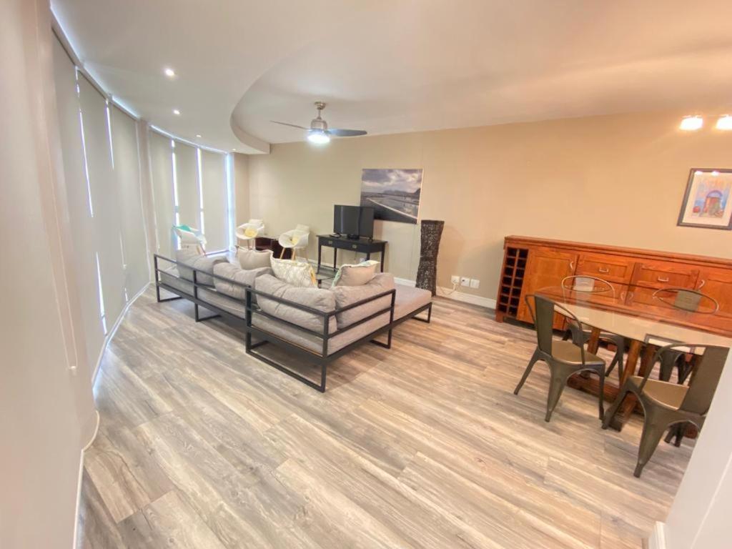 Loddey'S Self Catering Apartments - By Beach Collection Strand Eksteriør bilde