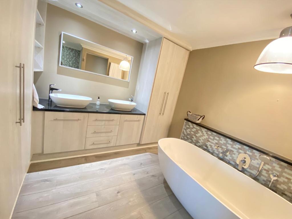 Loddey'S Self Catering Apartments - By Beach Collection Strand Eksteriør bilde