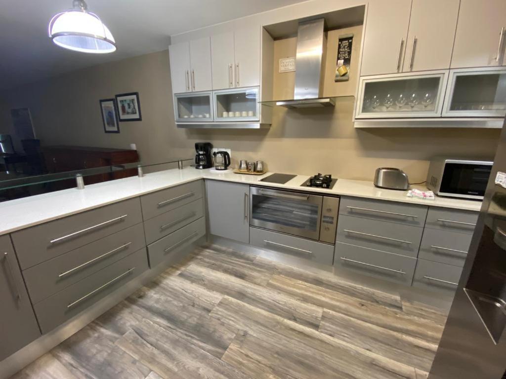 Loddey'S Self Catering Apartments - By Beach Collection Strand Eksteriør bilde