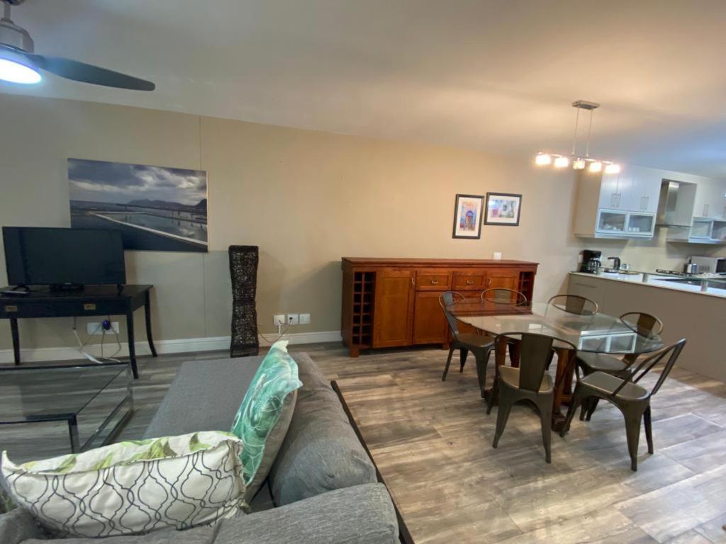 Loddey'S Self Catering Apartments - By Beach Collection Strand Eksteriør bilde